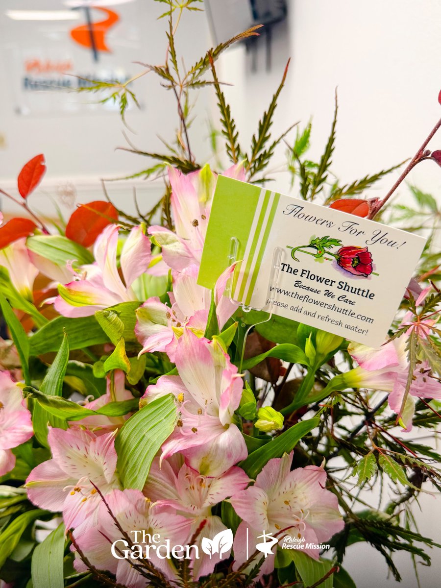 rrmgarden's tweet photo. Our heartfelt thanks to The Flower Shuttle for sharing your time, talents, and beautiful floral arrangements with us! 

Volunteers make our community flourish! Learn about the variety of ways to volunteer:

Volunteer Fair at The Garden: August 15,  2-3:30
https://t.co/8KXUiTY4AW https://t.co/vcRiBrxwIx