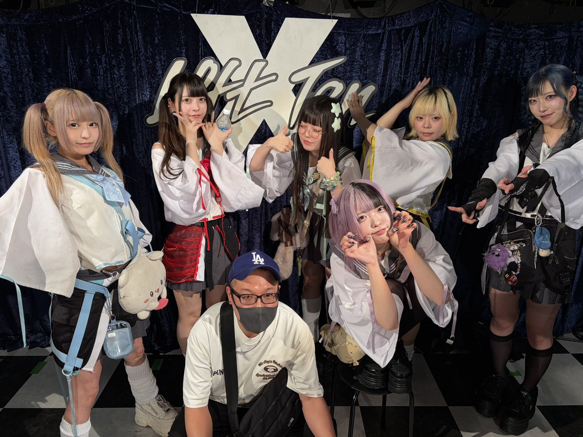 dead_drunker's tweet photo. 6/9 新高円寺 LOFTX

入特の囲み写メ https://t.co/SR8Nts3R7a