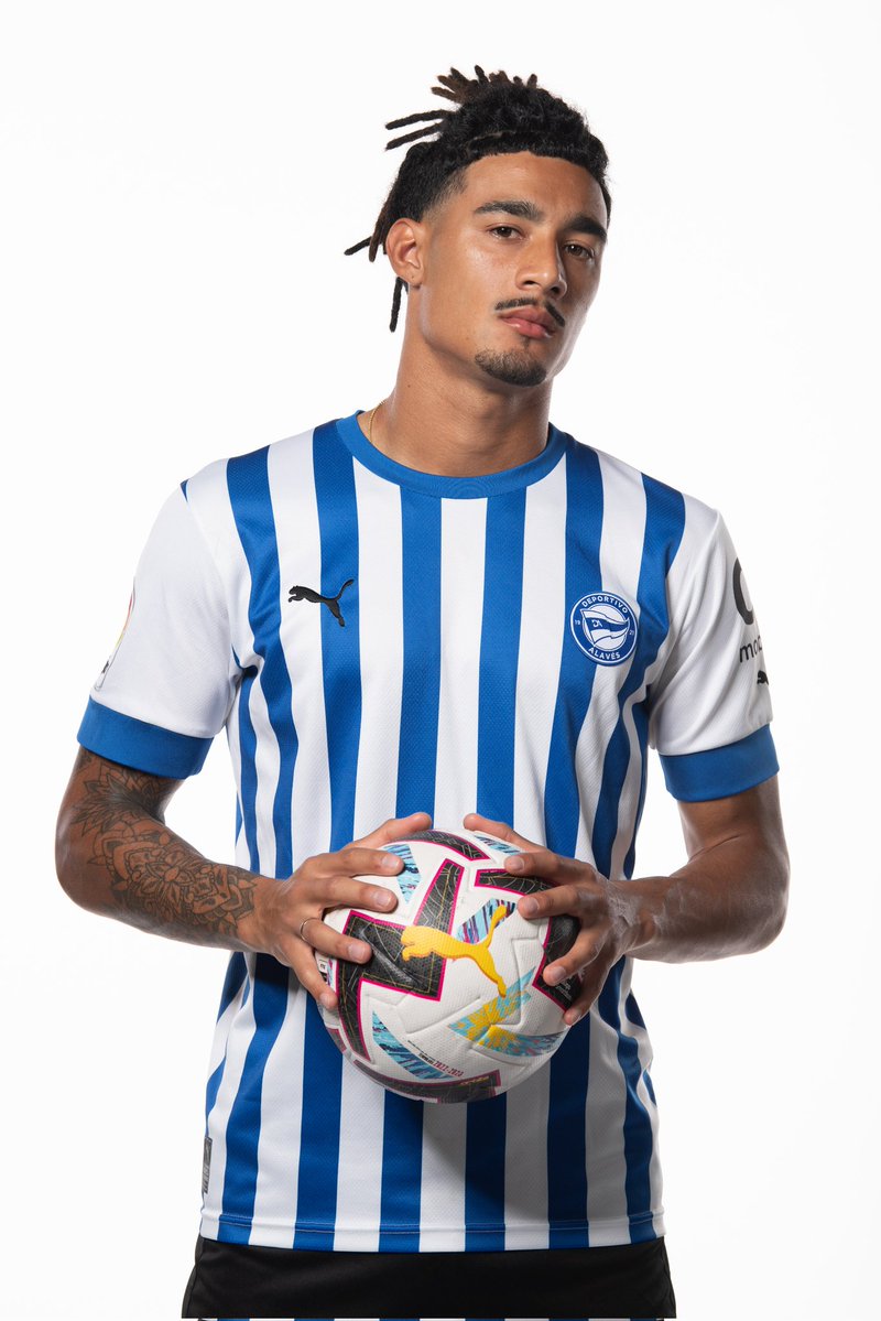 Alaves's tweet photo. Year 5 🪖 🇺🇾

🔹️ 𝘛.2022/23 https://t.co/VOua5fHQ7O