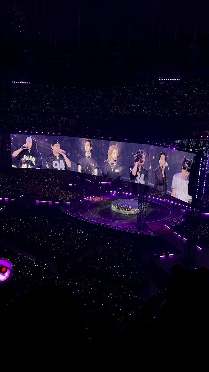thvloveeeeeee's tweet photo. My bangtan boys in Vegas 😭💜 

Want to get for Manila too A DREAM FR HUHU 

WTB BTS PH ARIRANG SC VIP BLEACHERS PAYO https://t.co/z500MxbjDE