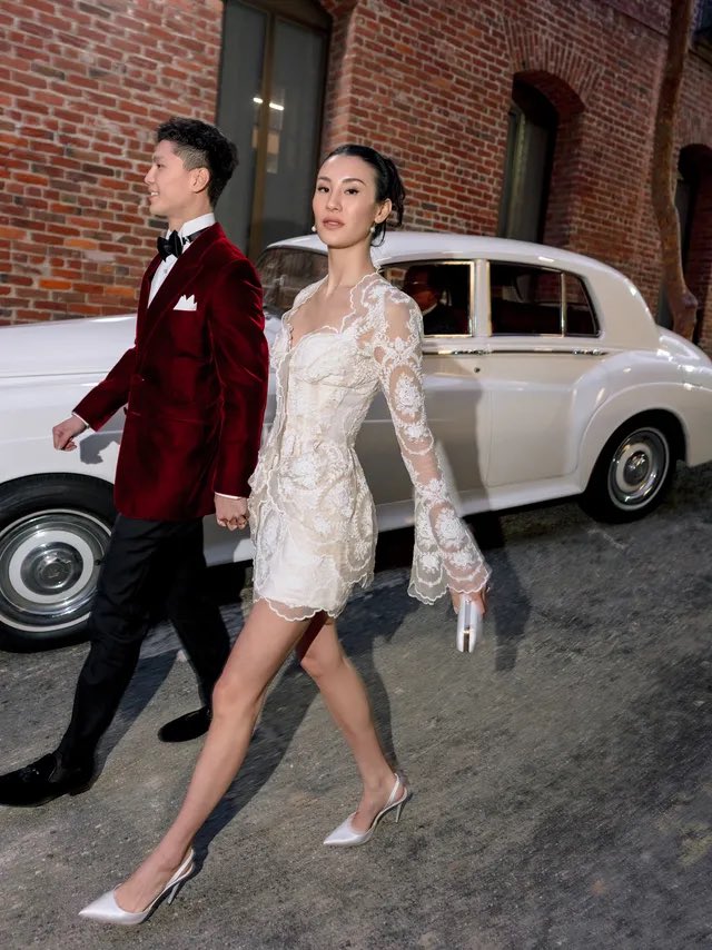 modelsdiaryy's tweet photo. ann liu wore incredible 13 haute couture looks, collaborating closely with chanel, dior, and schiaparelli for her wedding https://t.co/hyAkmStx3d