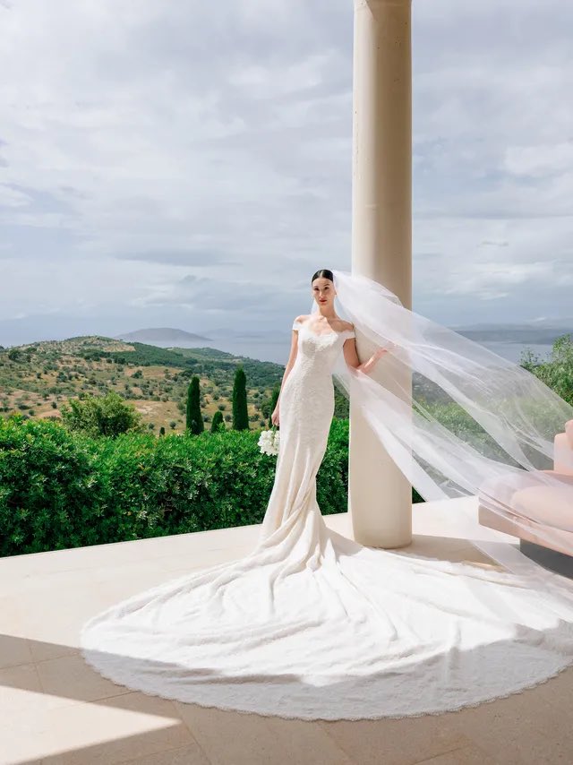 modelsdiaryy's tweet photo. ann liu wore incredible 13 haute couture looks, collaborating closely with chanel, dior, and schiaparelli for her wedding https://t.co/hyAkmStx3d