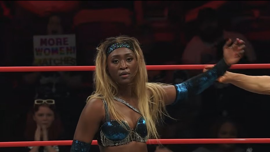 ROHFanFrance's tweet photo. Dans le deuxième match de #ROHTV, @amisylle s'impose face à @TrishAdora202. 👏⚔️
📺 Le show est disponible gratuitement sur la chaîne YouTube de #ROH. 👀 #watchROH https://t.co/HvpTGKuqvO