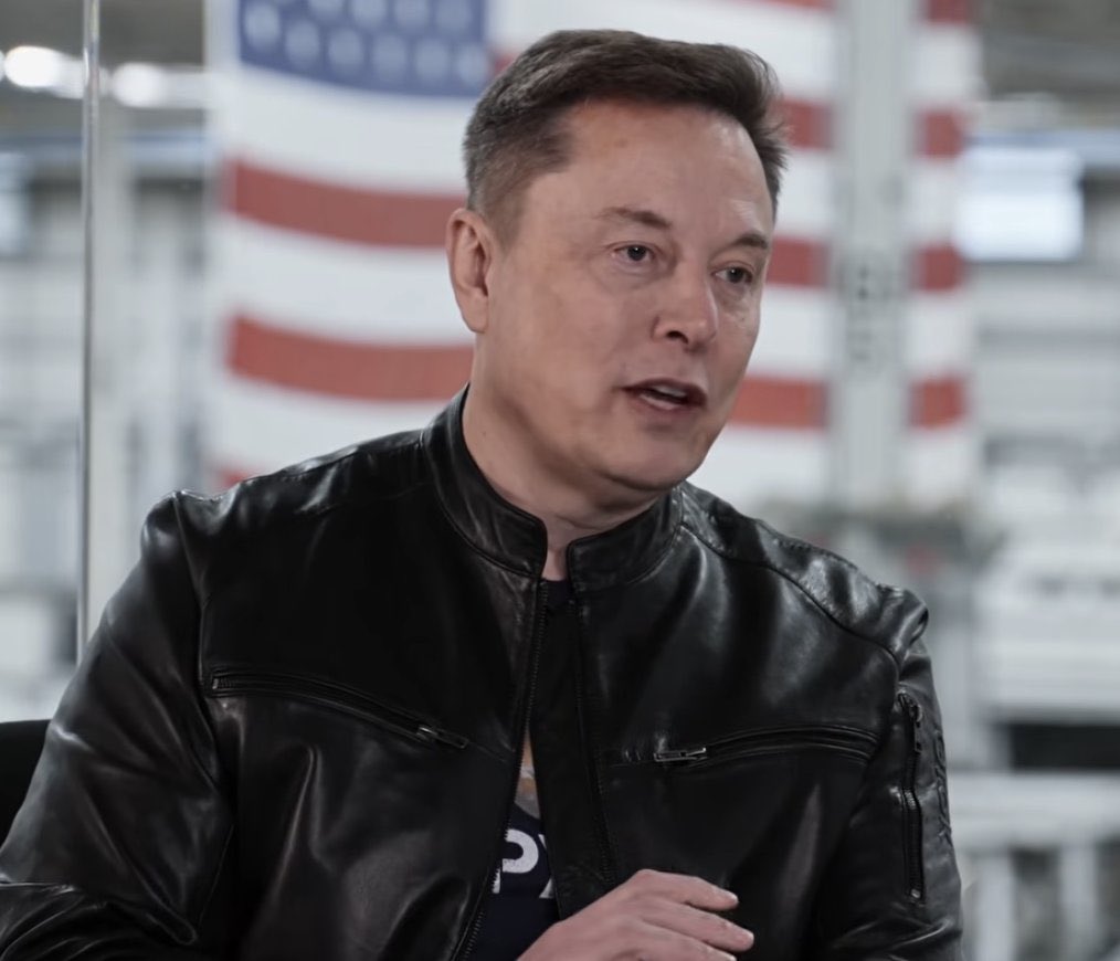 tim_roeh's tweet photo. Sollte SpaceX am Freitag die Bewertung von 1,75 Billionen Dollar erreichen, wird Elon Musk offiziell der erste Billionär der Menschheit! 
Weder Heidi Reichinnek, noch Ulrike Hermann können daran etwas ändern https://t.co/cU8hGRihFP