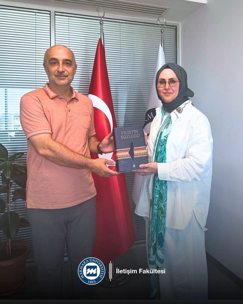 iletisimmarmara's tweet photo. Anadolu Ajansı (AA) Kitap ile Filistin Akademik Düşünce Platformu iş birliğinde hazırlanan ve 273 bilim insanının katkısıyla yayımlanan Filistin Sözlüğü, Filistin meselesine ilişkin kavramları akademik bir perspektifle ele alan önemli bir başvuru kaynağı niteliği taşımaktadır. https://t.co/JNvr5UuJns