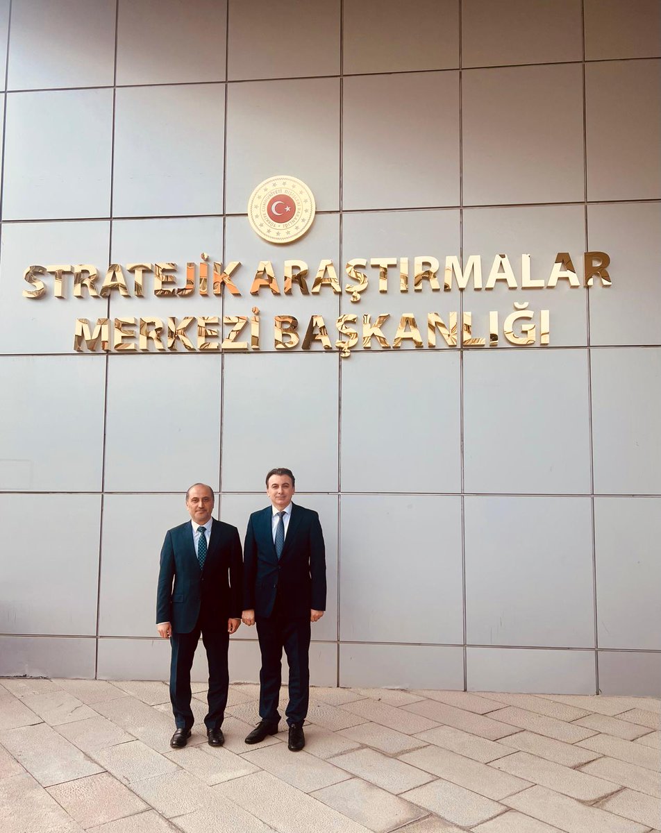 SAM_MFA's tweet photo. Azerbaycan Dışişleri Bakanlığı Analiz ve Stratejik Araştırmalar Genel Müdürü Sayın Şahin Şahyarov başkanlığındaki heyeti bugün Merkezimizde ağırladık.

Bölgesel ve ikili ilişkilerin yanısıra kurumlarımız arasında işbirliği yapılabilecek konuları ele aldığımız bu nazik ziyaretleri için kendilerine teşekkür ederiz.

We had the pleasure of hosting the delegation headed by Mr. Shahin Shahyarov, Head of the Analysis and Strategic Studies Department of the Ministry of Foreign Affairs of Azerbaijan, at our Center today.

We thank them for their kind visit, in which we discussed regional and bilateral relations, as well as potential areas of cooperation between our institutions.