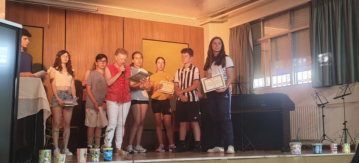 maristasguada's tweet photo. Felicitamos a la alumna ganadora del 1° premio de relatos del X certamen literario del IES Buero Vallejo con el tema de “El Fuego”.
#MaristasCelebremosLaVida https://t.co/GNZ5EvKhw7