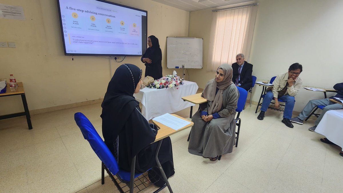 ochs_nb's tweet photo. نظّم فرع شمال الباطنة ورشة الإرشاد والتوجيه 2: تقنيات واستراتيجيات تحت شعار «تواصل العقول، شفاء القلوب» اليوم والتي قدمتها الأستاذة أمل الغيلانية.بهدف تدريب أعضاء هيئة التدريس على كيفية التعامل مع قضايا الطلبة ومساعدتهم في تجاوز التحديات. https://t.co/6hxh5mvgt2