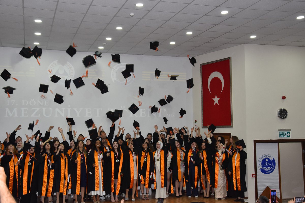 ertumed's tweet photo. ERTUMED ailesi olarak, aramıza yeni katılan meslektaşlarımıza "Hoş geldiniz" diyor; hayat yolculuklarında başarı, azim ve şansın hep yanlarında olmasını diliyoruz.

Yolunuz açık, ufkunuz aydınlık, adımlarınız her daim sağlam olsun! Biz sizinle gurur duyuyoruz! 👏

#Mezuniyet https://t.co/BzoyEHefzo