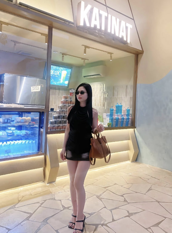 QuynhAnhSetUp's tweet photo. 💋Girl 199x - Sài Gòn
Không hứa sẽ là cô gái ngoan nhất, nhưng chắc chắn là người biết cách tạo nên những cuộc trò chuyện thú vị. Nếu anh đủ tinh tế, mình thử làm quen nhé 😉" https://t.co/kOYoQEsfvx