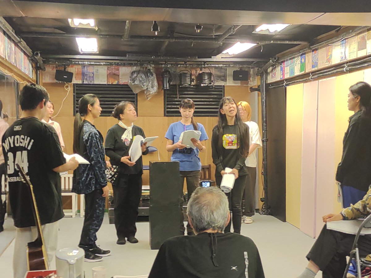 ktbk1963's tweet photo. 複雑なフォーメーションの確認が終わり
いよいよ演技そのもののチェックが始まりました。
基本的にみんな笑顔ですが
空気はヒリヒリして来ましたよ。
予約してね‼️
劇団第一主義公演
「天才だって死ぬ」
7/29〜8/2
布施PEベース
ご予約↓
https://t.co/GzMZ2ugxR5 https://t.co/O8hxQNI7Xu