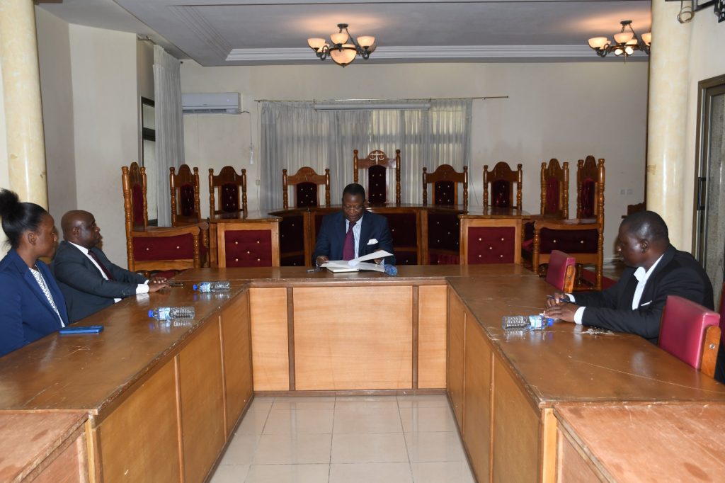 TigbeP's tweet photo. Les #CoursConstitutionnelles du #Togo et du #Gabon préparent un accord de partenariat axé sur le partage d’expériences et les échanges de bonnes pratiques en matière de contrôle de constitutionnalité. #Justice #Coopération https://t.co/IogOrdYxUM