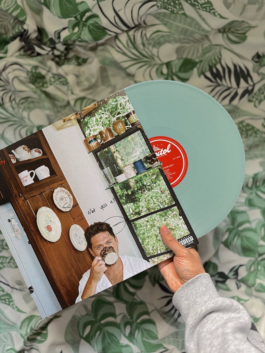 saamcarr's tweet photo. my personally signed copy of dinner party arrived !!! thank you @NiallOfficial &amp; @BanquetRecords 🥹💚🍽️ https://t.co/MZc7F9BCLI