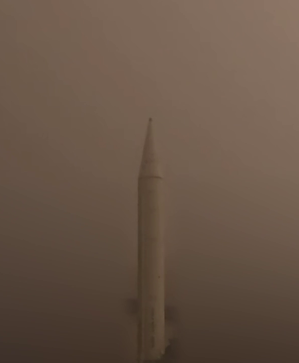 OSINTWarfare's tweet photo. It's unclear whether all of the missiles shown in the video are Khorramshahr-4s. Another variant, the Khorramshahr-1, the latest version reportedly used by the IRGC Aerospace Force during the war, uses a cluster warhead. The two missiles are visually very similar, but they can be distinguished by the shape of the warhead.

Both missiles use a booster with a diameter of 1.5 meters. However, the Khorramshahr-4 (left) warhead is approximately 50 centimeters taller than that of the Khorramshahr-1 (right), giving it a noticeably taller and slimmer appearance. In addition to the differences in warhead shape and height, the overall body lengths differ by roughly 1.7 meters.