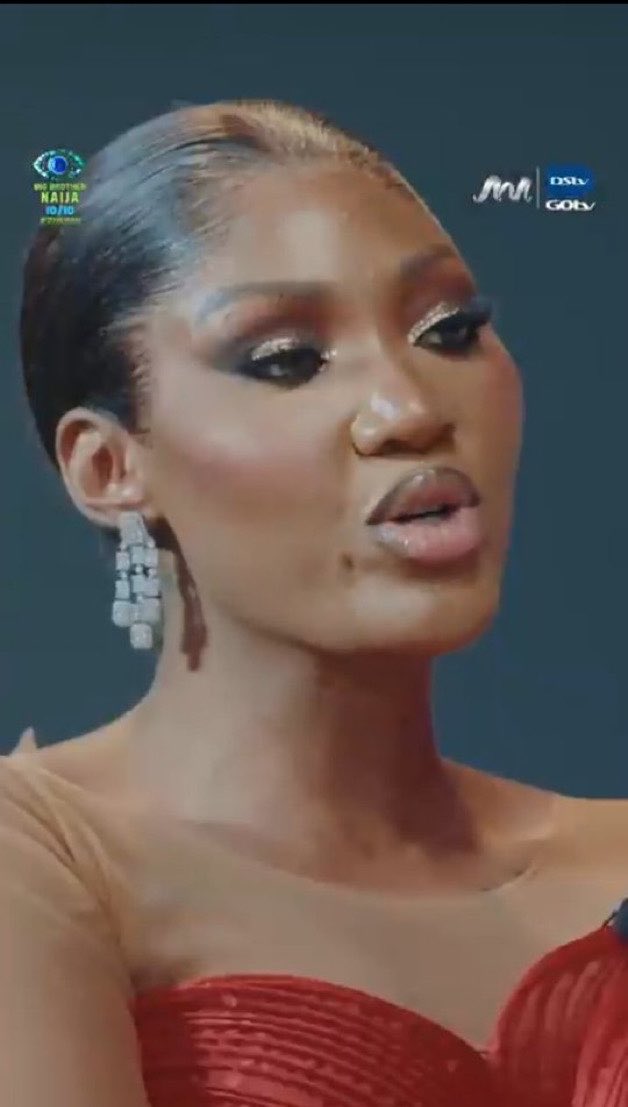 SUGARnv's tweet photo. They knew she was playing a game with Jason and liked Koyin all along, why were they always crashing out whenever he mentioned his gf? Why attack him for not choosing her as a guest and why did they want to beat him for jumping when it was kola who insulted their fave🤔
#BBNaija https://t.co/MCEvOqywFm