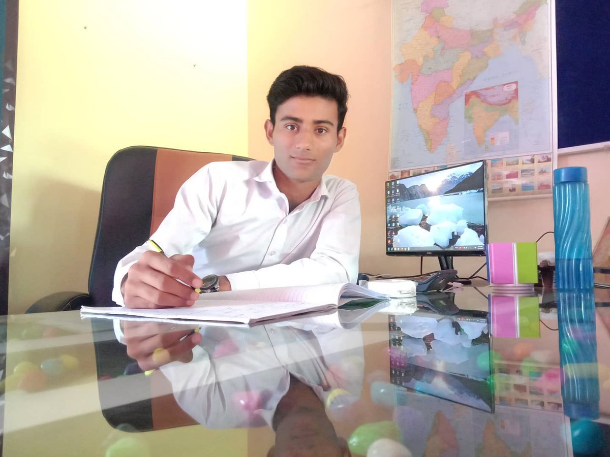 Haresh_Dhanera's tweet photo. મારા જન્મદિવસ નિમિત્તે લાગણીસભર શુભકામનાઓ સાથે સ્નેહ અને આશીર્વાદ આપવા બદલ આપ સૌનો *ખૂબ ખૂબ આભાર.* 

આપ સૌની શુભેચ્છા મારા માટે મૂલ્યવાન અને પ્રેરણાદાયક છે.

આપ સૌનો હૃદયપૂર્વક આભાર…🙏🏻 Thank you... https://t.co/Ve33jUpdJ2