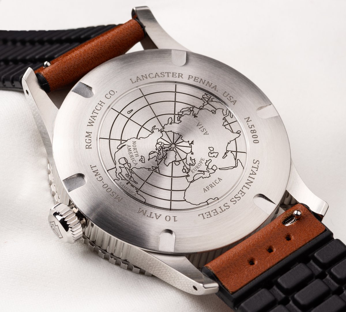 RGMWatchCompany's tweet photo. The back of the RGM Model 500 looks as good as the front!
#rgmwatchco #rgmwatches #rgmwatch #watch #wristwatch #watchmaking #watchmaker #independentwatchmaking
#guilloche #guillochedial #cadranguilloche #engineturning
#gmtwatch #gmtwatches #worldtimewatch #worldtimewatches https://t.co/FqRVAroPWD