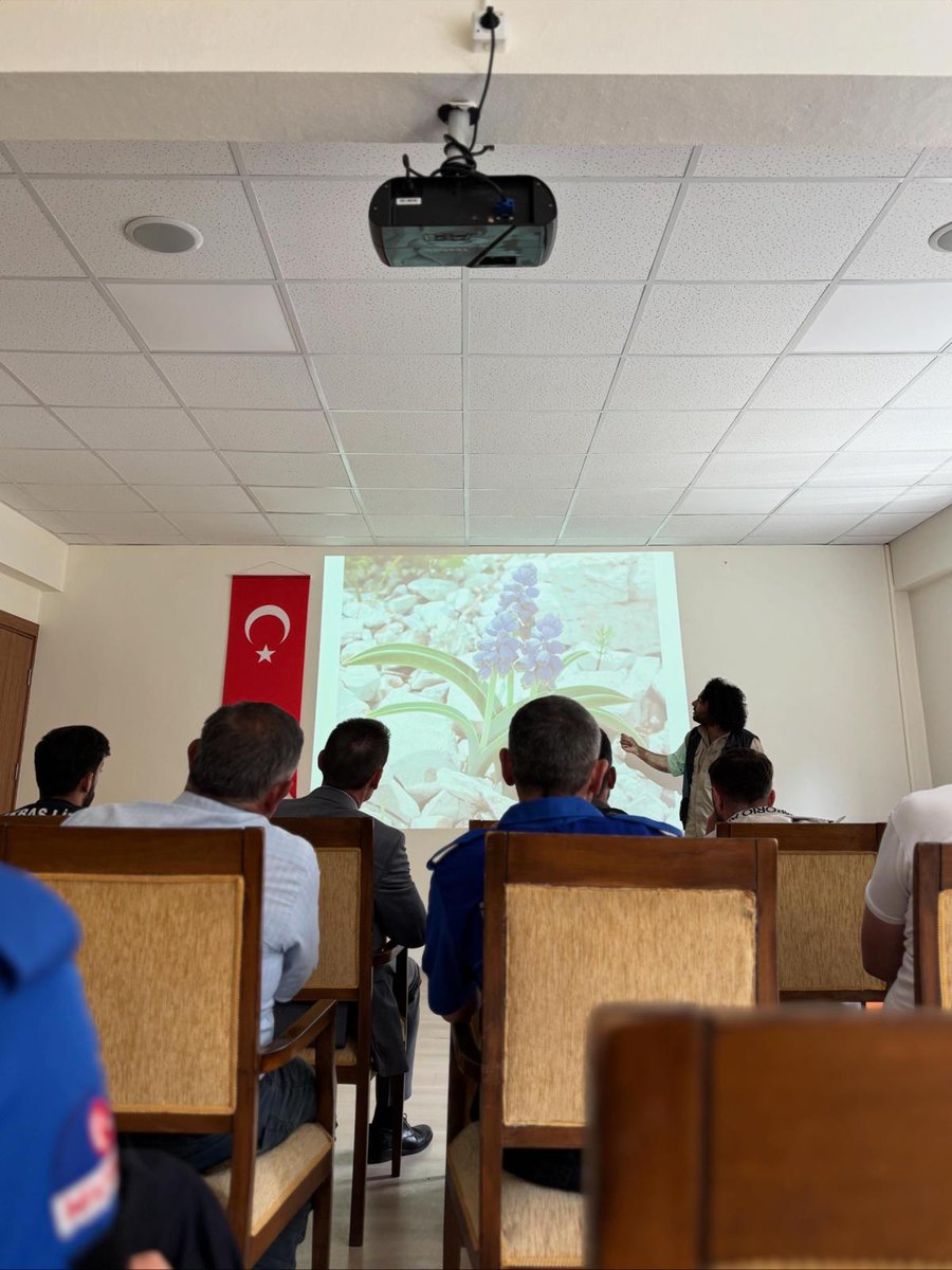 BayburtDSM's tweet photo. Müdürlüğümüzde yükümlü ve personellere yönelik, Bayburt Üniversitesi Eğitim Fakültesi Öğretim Üyesi Doç. Dr. Abdurrahman SEFALI tarafından “Çevre Bilinci ve Doğaya Saygı” konulu seminer programı gerçekleştirilmiştir. https://t.co/5YRq48Ncaz