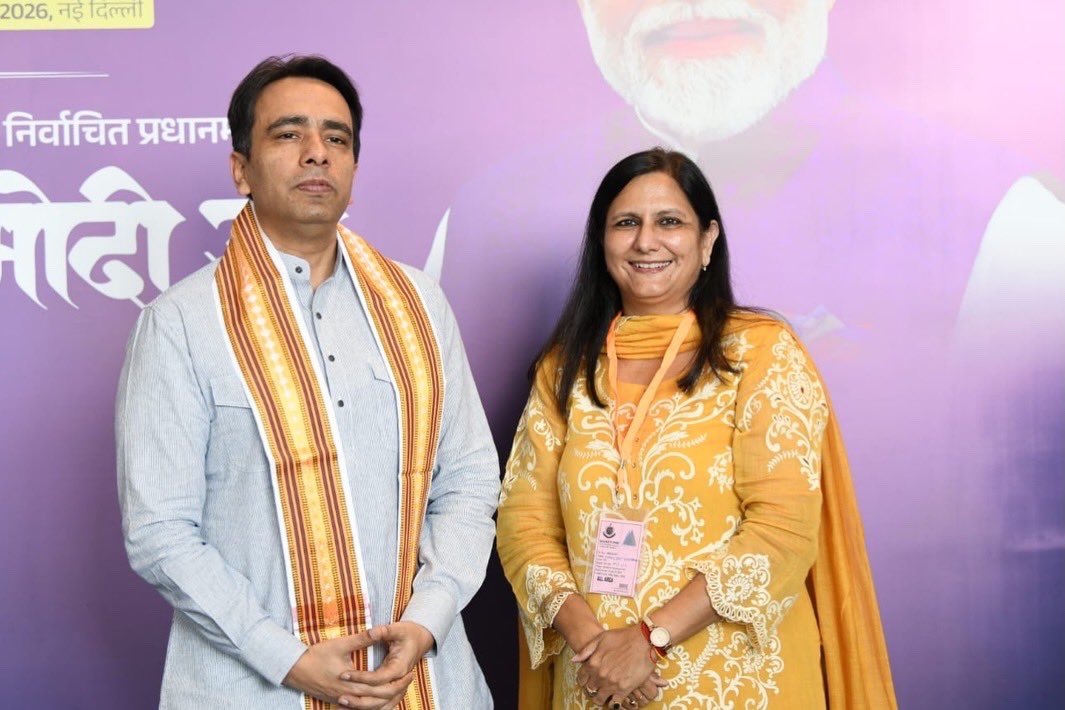 kjsehrawat's tweet photo. आज भारत मंडपम में आदरणीय प्रधानमंत्री श्री @narendramodi जी के लोकतांत्रिक जनादेश के साथ सबसे लंबे समय तक प्रधानमंत्री के रूप में सेवाकाल की ऐतिहासिक उपलब्धि पर उन्हें हार्दिक बधाई एवं शुभकामनाएँ देने का सौभाग्य प्राप्त हुआ।

इस गरिमामय अवसर पर आयोजित कार्यक्रम में केंद्रीय कौशल विकास एवं उद्यमिता मंत्री श्री @jayantrld जी, सामाजिक न्याय एवं अधिकारिता राज्य मंत्री श्री @RamdasAthawale जी और महाराष्ट्र की उपमुख्यमंत्री @SunetraA_Pawar जी का अंगवस्त्र भेंट कर अभिनंदन किया।

प्रधानमंत्री मोदी जी के नेतृत्व में राष्ट्रसेवा, सुशासन, विकास और जनकल्याण के प्रति समर्पित 12 वर्षों की यह यात्रा देश के लिए प्रेरणास्रोत है। उनके कुशल नेतृत्व में भारत निरंतर नई ऊँचाइयों को प्राप्त कर रहा है।

#LongestServingElectedPMModi #12YearsOfSeva