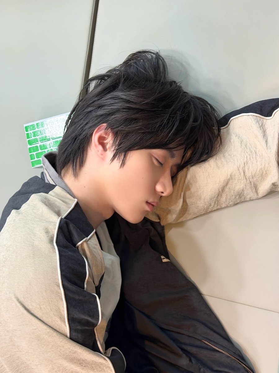dkfzhd_'s tweet photo. 자는 것도 이렇게 예뻐서 어떡해 ㅠ https://t.co/MVymtiFzfQ