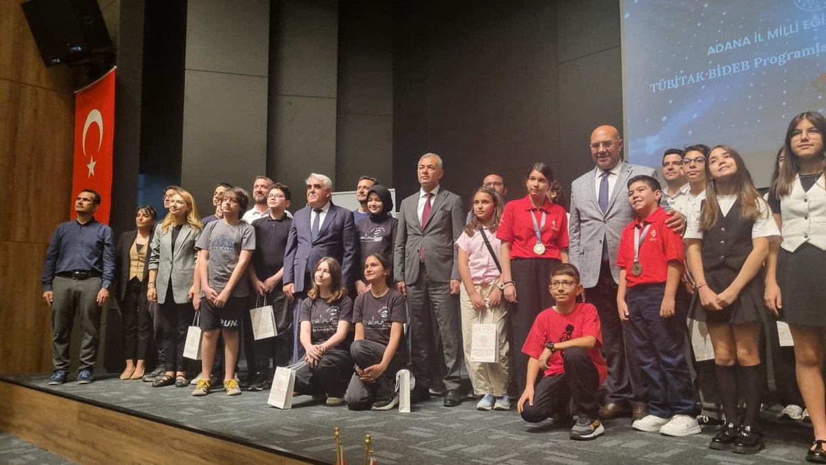 AdanaMem's tweet photo. İl Millî Eğitim Müdürümüz Sayın Mehmet Nurettin Aras, Kıvanç İmam Hatip Ortaokulunda düzenlenen TÜBİTAK Ödül Töreni’ne katıldı. Programda, TÜBİTAK yarışmalarında derece elde ederek ilimizi başarıyla temsil eden öğrencilerimiz ve danışman öğretmenlerimiz tebrik edilerek ödülleri takdim edildi. Sayın Müdürümüz, elde edilen başarıların bilimsel düşünme kültürünün gelişmesine önemli katkılar sunduğunu belirterek öğrenci ve öğretmenlerimizi kutladı. @tcmeb @Yusuf__Tekin @mnaras