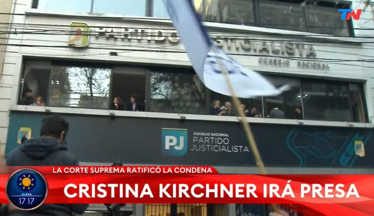Trumperizar's tweet photo. Hoy se cumple un año de la mejor noticia de la historia. https://t.co/ZNw9L7VXlA