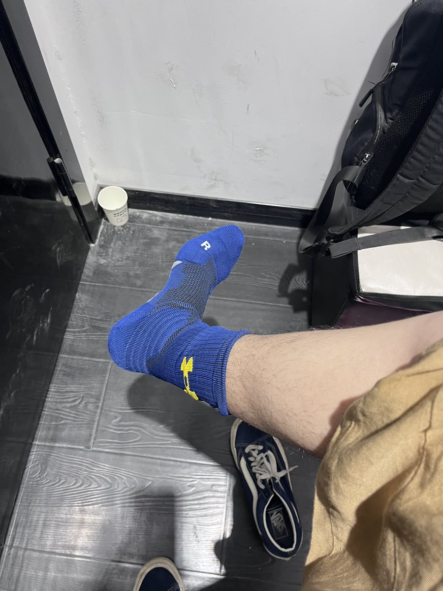 AstroLoe's tweet photo. 最近跟同事对话，她的困境是自己给自己设置的枷锁，但她意识不到这点，或者说是她对工作太负责，无法摆烂导致的。我多次劝解她，她也听不进去，只能像祥林嫂一样不断重复描述，这解决不了问题，但她还是在说，我只能听着。我有心药，但她又不吃。

收拾行李去北京，收拾一半太煩了，把票退了又扣我20% https://t.co/E3sntNHkAG