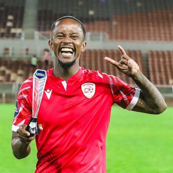 AdadumeMag's tweet photo. Breaking News!!

Sekhukhune captain Linda “FIGO” Mntambo retires from playing professional football.

The 37-year-old played for Chippa United, Orlando Pirates before captaining Sekhukhune United in the Premier Soccer League. 

Stats:
16 Assists
29 goals
169 PSL games https://t.co/skpWz8BQXJ