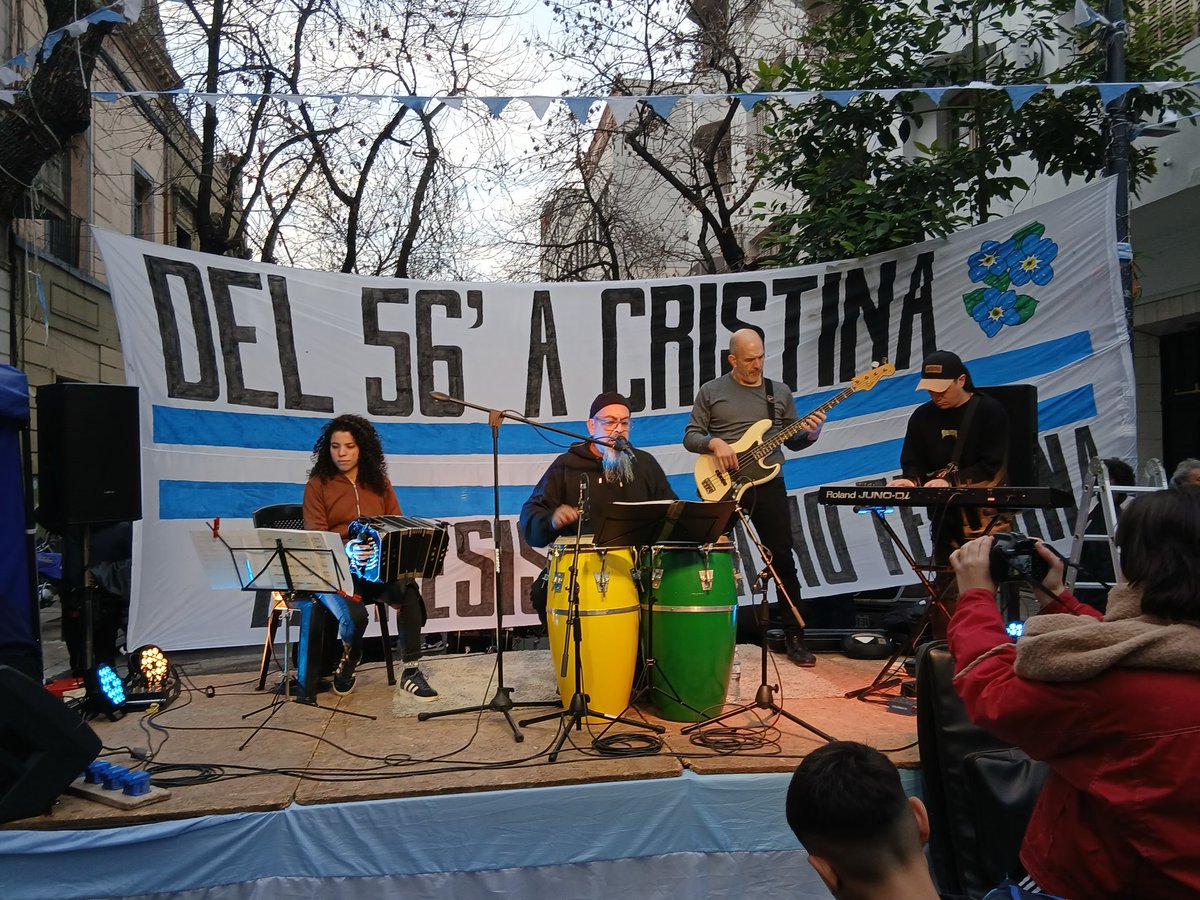 CamporaBrown's tweet photo. Lxs compañeros de La Cámpora Almirante Brown estamos acá y vamos a seguir estando acá. 
DEL ‘56 A CRISTINA LA RESISTENCIA NO TERMINA.

A 70 años de los fusilamientos de José León Suarez. NO NOS HAN VENCIDO.

#CristinaLibre https://t.co/8Q7eu0LOb7