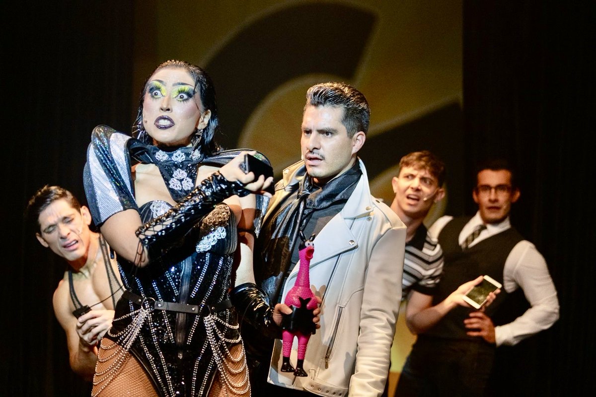 GrinderMexico's tweet photo. SPOILER 🚨😈📱, así fue el primer vistazo de nuestras grinderas temporada 2026 en el @foro.shakespeare.

Te esperamos sábados 17:30 hrs.  

#grinderelmusical #teatro #cabaret #cartelera https://t.co/7tSozNaDAb