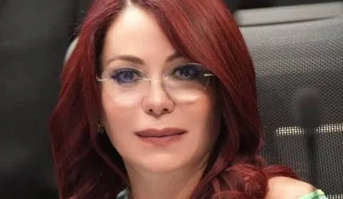 ElRepublicano09's tweet photo. Gustavo Petro acaba de ser suspendido de su cargo como Presidente de la República de Colombia por una tal GLORIA ARIZABALETA. Esto no es ninguna coincidencia, HILO sobre quién es esta mujer y los intereses oscuros detrás de esta FARSA.👇 https://t.co/aYhu8wAv8E