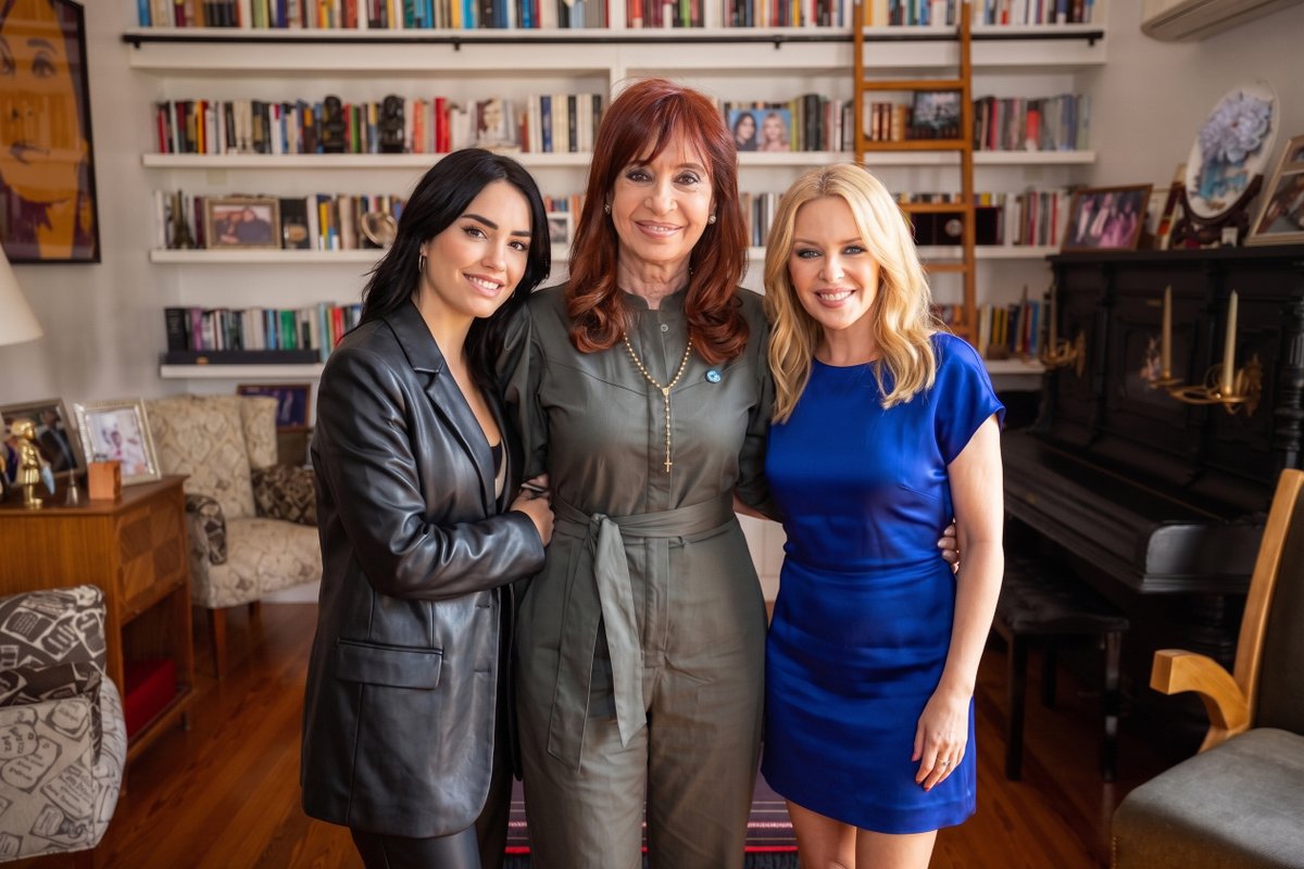 juancruzrien's tweet photo. Kylie Minogue pasó junto a Lali por San José 111 a visitar a Cristina luego de los shows en River!

The Holy Trinity! https://t.co/dbL1VXdT5j
