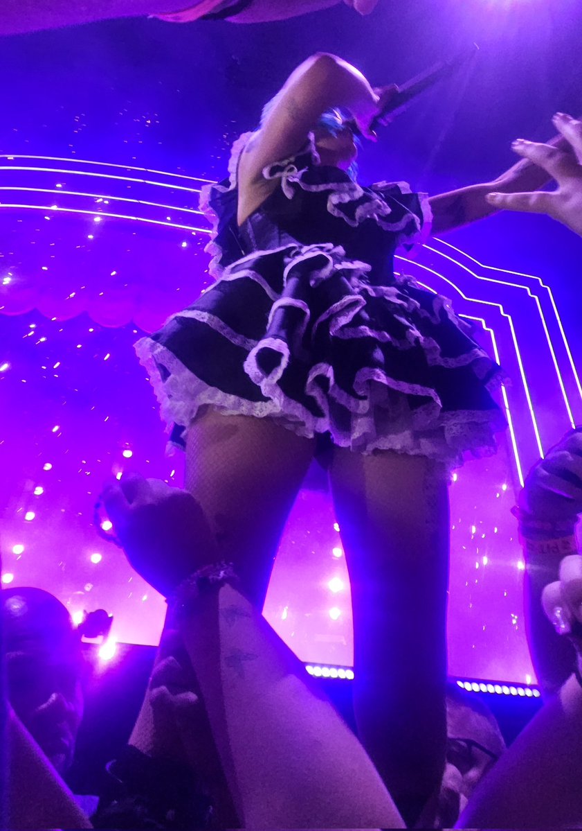sailormarsbarz's tweet photo. So so so much love to all the people I met outside the venue and to the people I keep close to my heart now
@3ampunksey @okcoolmeg @rootsfranta @kimlysmp3player @gir_lovestacos @grandeschaelisa @katie_mcaree10 @rissacarmella @g555by @tinylittlebabym @honeykiszka @balaclavajosh https://t.co/9lryzrDGQf