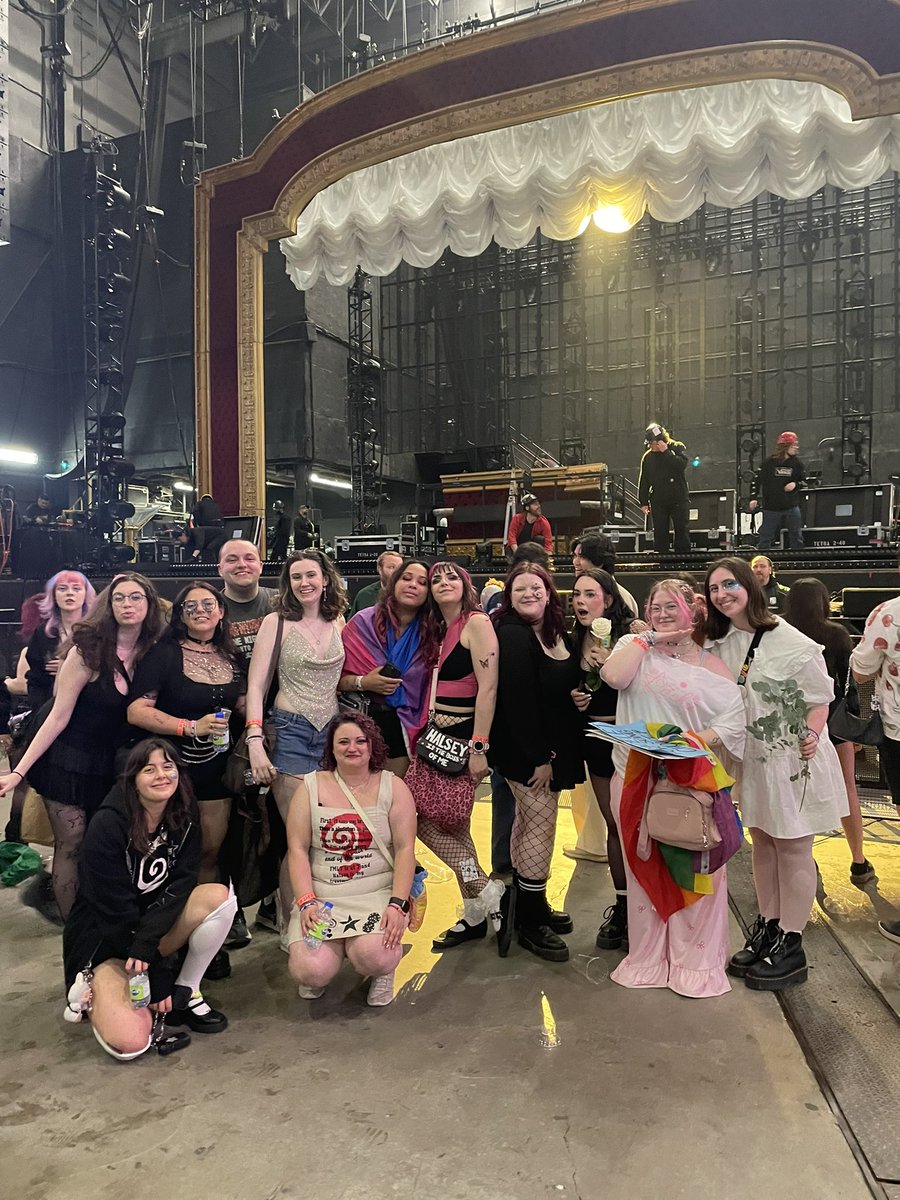 sailormarsbarz's tweet photo. So so so much love to all the people I met outside the venue and to the people I keep close to my heart now
@3ampunksey @okcoolmeg @rootsfranta @kimlysmp3player @gir_lovestacos @grandeschaelisa @katie_mcaree10 @rissacarmella @g555by @tinylittlebabym @honeykiszka @balaclavajosh https://t.co/9lryzrDGQf