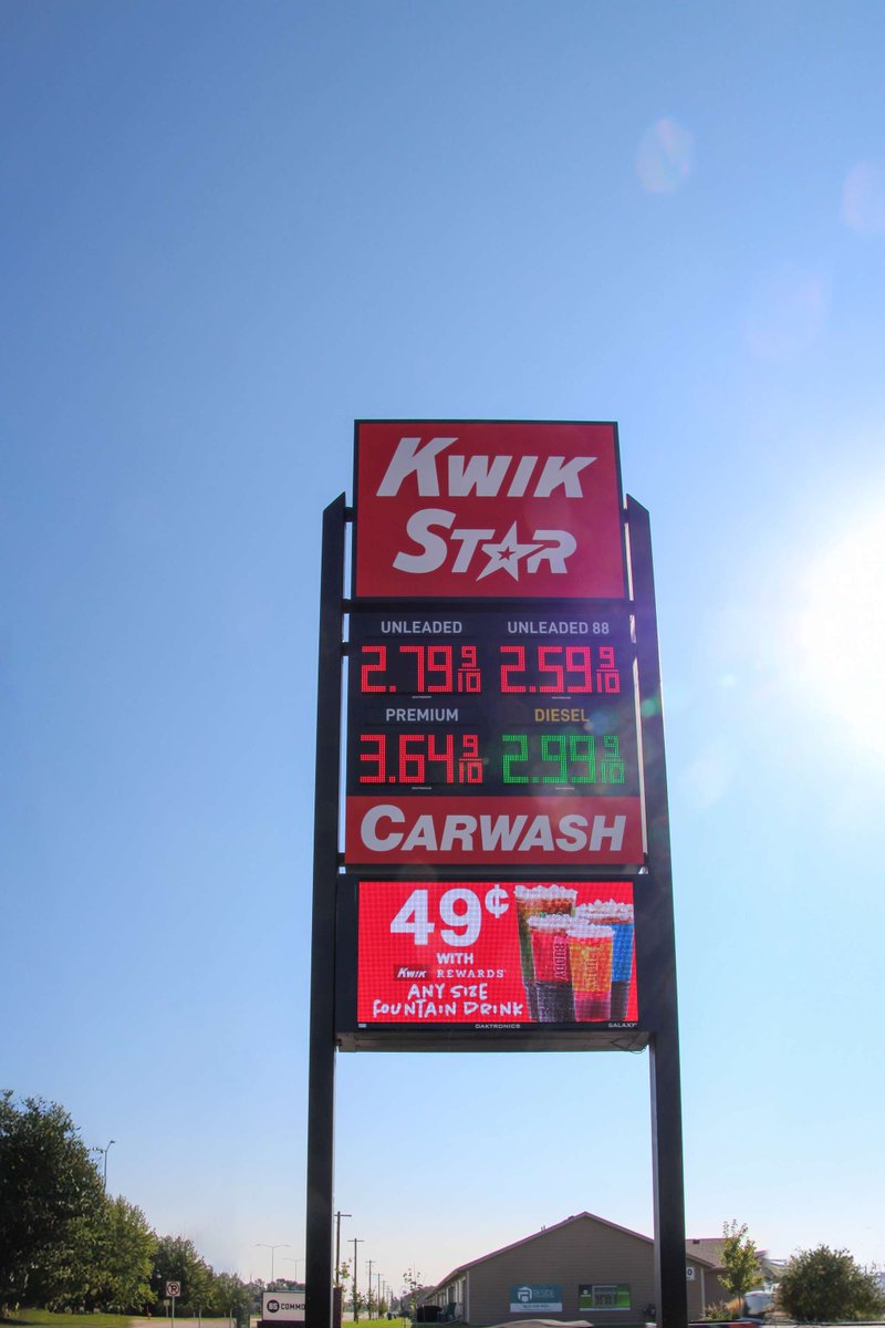 Daktronics's tweet photo. Pump‑to‑store conversion rises when you pair branded price digits with food imagery and loyalty prompts. Use an LED sign to sell the next stop: inside.

https://t.co/j88Xqkf59B #CStoreMarketing #DakDisplays #LEDSigns https://t.co/aC4ZvGUA4R