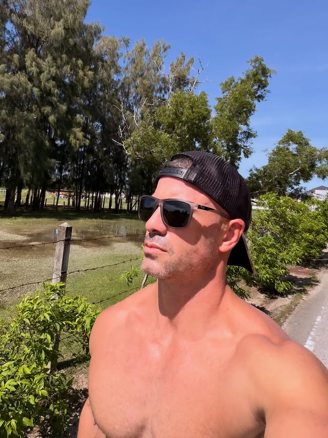 Harrymack623437's tweet photo. Island Life. Monsoon, sickness and gym edition. https://t.co/LgQpY6ERMz