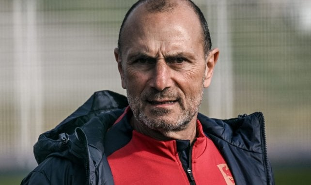 ManuMerceron's tweet photo. Michel Der Zakarian arrive au #FCNantes avec un contrat de 2 ans. 2 adjoints l'accompagnent, Hilton et David Bechkoura. L'entraineur des gardiens actuel reste en place. La doc Salaun est remplacée par le responsable médical de l'Académie, le doc Coutrel.

(🗞️@lequipe) https://t.co/z3fZqBOhvk