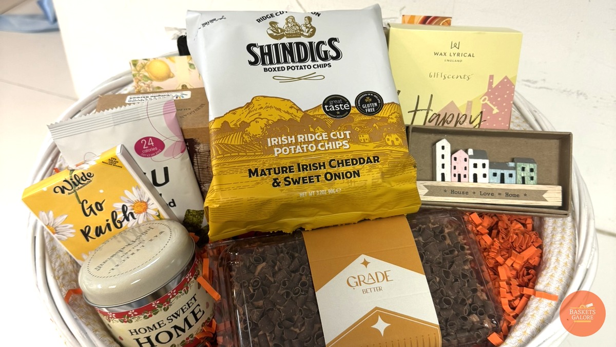 BasketsGalore's tweet photo. Today's Gift Basket Of The Day was the "New Home Celebration Gifts" 🏠 

https://t.co/CEW836yABy

Follow &amp; RT to enter #prize draw to #win a Gift Basket. 

More info via our blog. 

#giftbasketoftheday #gifts #competition #giftbasketsrule #newhomegift https://t.co/2I8hrQeAei