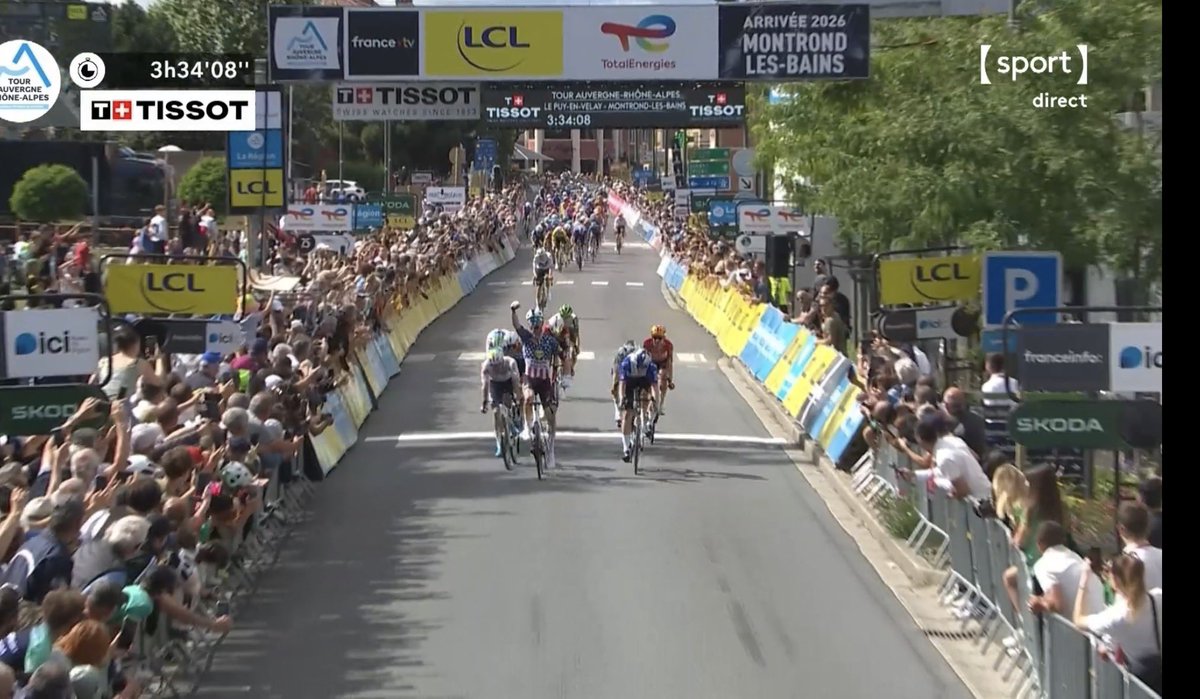 RBH_ProCyclingF's tweet photo. 🇫🇷 #TourAuvergneRhoneAlpes La superbe 2ème place pour @finnfisherblack ! 👏

Présent dans la bonne échappée qui a résisté de justesse au retour du peloton notre coureur néo-zélandais a simplement été devancé au sprint par Quinn Simmons. https://t.co/w47BzDQlp0