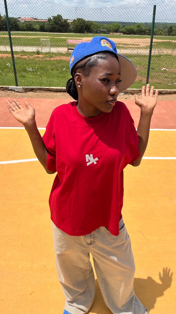 Peaceee21's tweet photo. Fly girl https://t.co/QlC3xKEieY