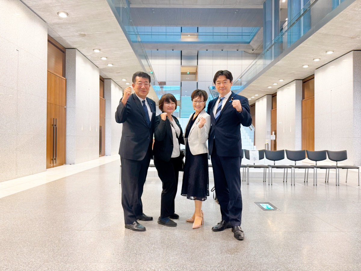 funfunmiyukids's tweet photo. 💠茨城県議会 休日議会

高橋直子県議の一般質問傍聴

休日開催のため多くの専門学校生が傍聴。
広い議場での一問一答方式の議論は大変勉強になりました。

議会運営の工夫も学ぶことができ、今後の議会活動に活かしていきます！

#茨城県議会
#休日議会
#議会改革
#高橋直子県議
#水柿みゆき https://t.co/bhN66CLgyi