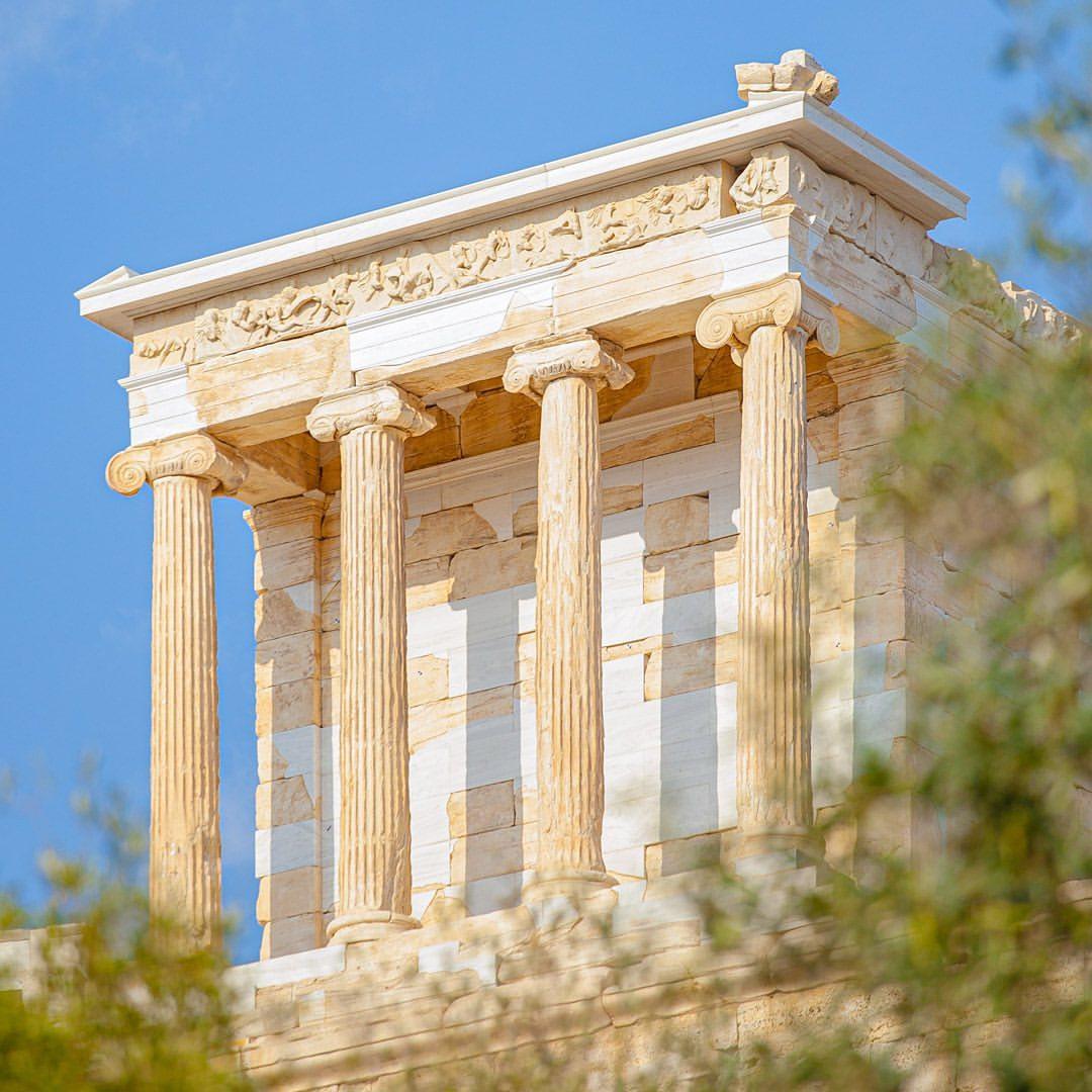 buckspgl's tweet photo. 5 Noble Orders Of Architecture – Pt2

IONIC

The Ionic order is one of the three principal orders of classical Greek architecture and is generally regarded as more elegant and decorative than the Doric. 

Find out more on our facebook page

#bucksmasons #freemasonry #nobleorders https://t.co/DKB9aZ4392