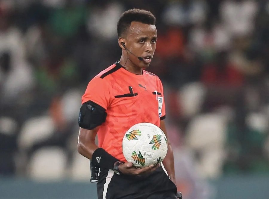 _BeFootball's tweet photo. 🚨🚨 LES AUTORITÉS AMÉRICAINES 🇺🇸 SE JUSTIFIENT DU REFUS D’ENTRÉE D’OMAR ARTAN 🇸🇴 AUX ÉTATS-UNIS  ❌

▫️ Liens présumés avec des individus liés à des organisations terroristes 

▫️ « Éléments défavorables » sur son dossier

Il a été renvoyé en Turquie 🇹🇷 après 11 heures d’interrogatoires par les autorités. 

(@TheAthleticFC)