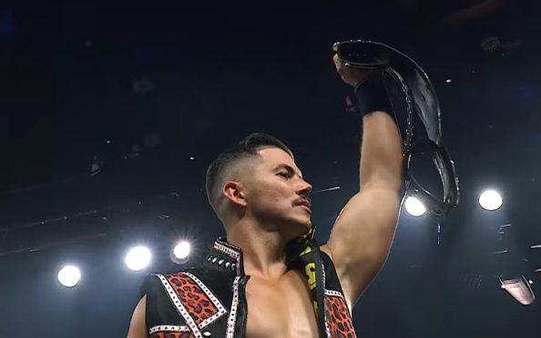 ROHFanFrance's tweet photo. Quel Main Event à #ROHTV ! 🔥🏆
@ARealFoxx conserve son championnat de la télévision en venant à bout de @sammyguevara, @Angelico_AEW et @The_Ace_Austin dans un affrontement à quatre explosif. ⚔️💥
📺 Le show est disponible gratuitement sur la chaîne YouTube de la #ROH. https://t.co/FV5pwjmaYn