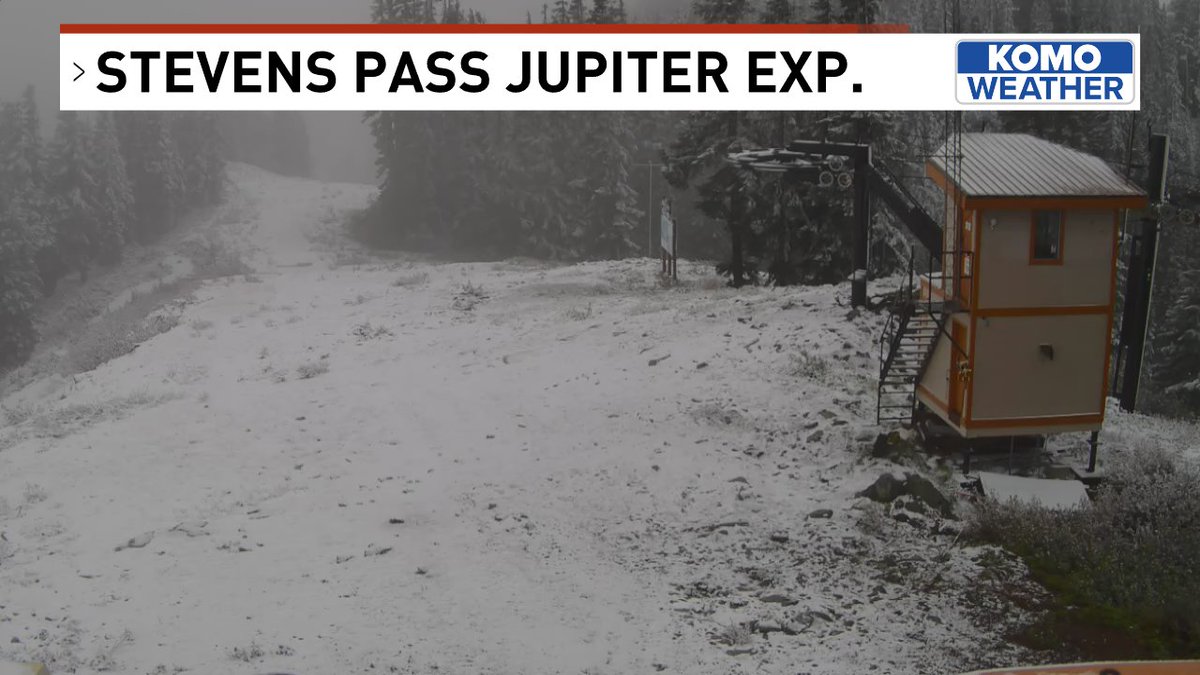 GWaldenWeather's tweet photo. Just...a little bit of June snow falling above 5,000' over the Washington Cascades. Love to see it. #WAWX https://t.co/BBbhJWkga3