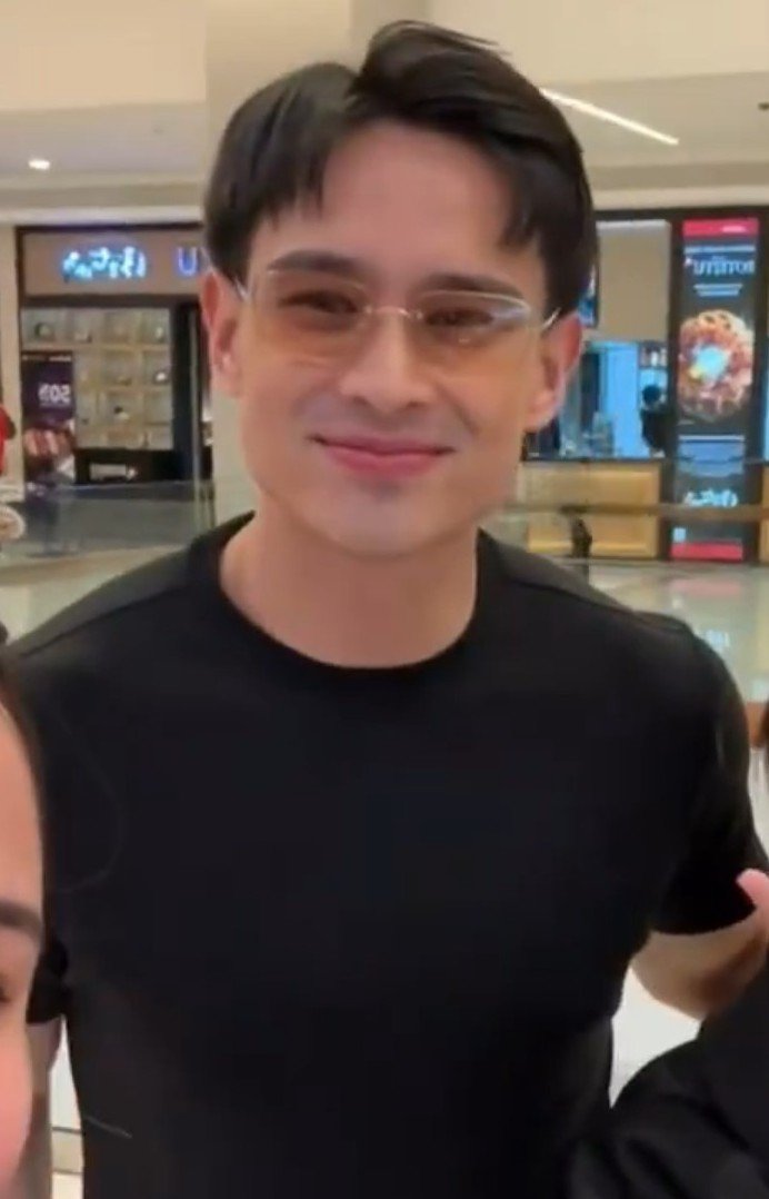 dream_no_24's tweet photo. bagay po talaga https://t.co/GKgC0LiveD