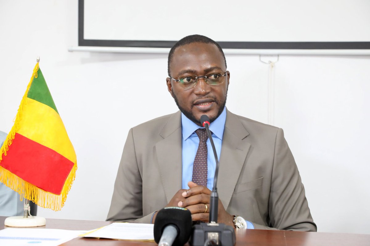 PresidenceMali's tweet photo. Le Secrétariat général de la Présidence de la République organise une session de formation de haut niveau consacrée à la Gestion axée sur les résultats (GAR), à l’intention de ses responsables et cadres. https://t.co/Hye8ojkKAc