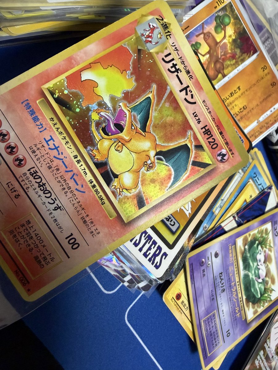 you33233's tweet photo. メルカリ➖20%ぐらいでいいから誰か旧裏まとめて買い取ってくれるところないかしら😊

カードが多すぎて話にならん🙃 https://t.co/YMQuqC2oxO