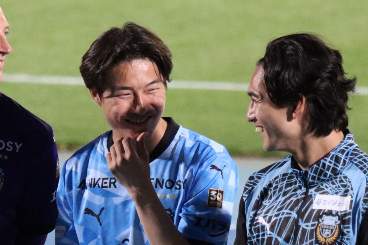 ayakaaa_fro's tweet photo. 色々やっていたら日付変わってた🫠

お誕生日おめでとうございます🎉🎂
前は前髪長めで表情隠しがちに見えたけど、福島から戻ってきてから見せる笑顔がとても良くて、企画ショットも少し楽しそうに見えて、個人的に嬉しいんだ🩵！
活躍の１年になりますように🐬！

#frontale
#由井航太 https://t.co/DKXYNbbsjW