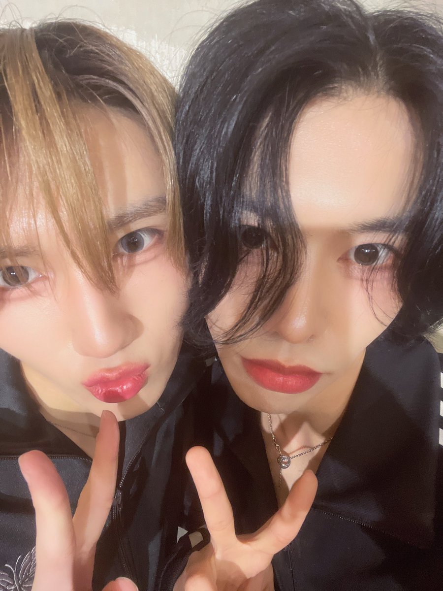ASCENDER_ofcl's tweet photo. 진지즈 😘😘
#ASCENDER #어센더 #アセンダー
#이진 #YIJIN
#지후 #JIHOO https://t.co/tYGw6GJeDw